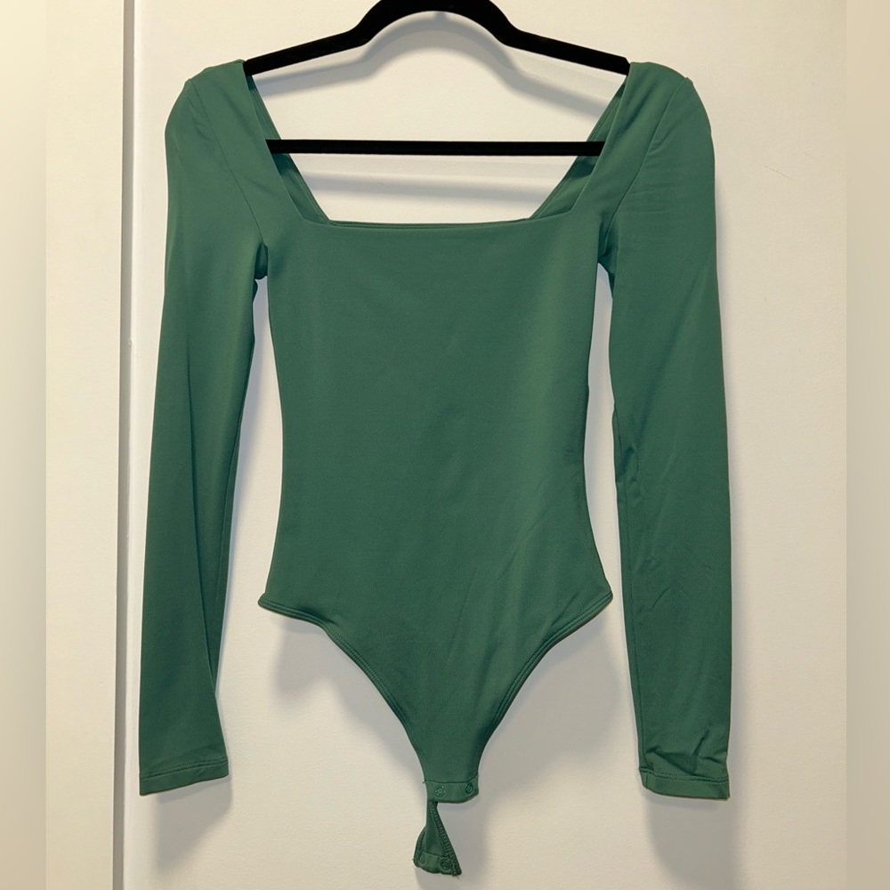 ARITZIA Limited Edition Contour Squareneck Longsleeve Bodysuit